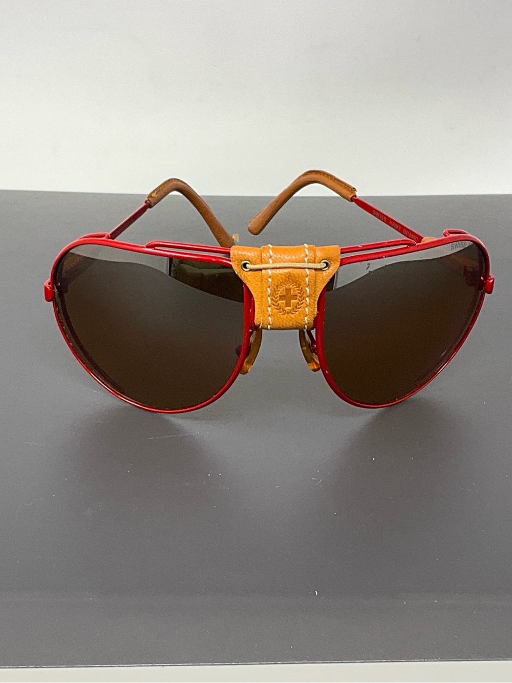 Vintage Swiss Army aviators Sunglasses 4000 scratched lenses